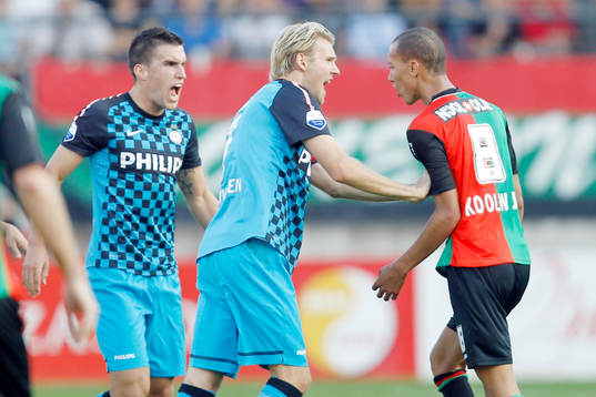 Kevin Strootman och Ola Toivonen, PSV, skriker på Ryan