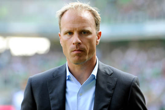 Dennis Bergkamp, assisterande tränare, Ajax