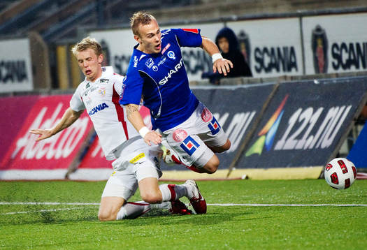 Mikael Thorstensson, Assyriska, stoppar Magnus Eriksson,