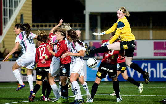 Hedvig Lindahl, målvakt, Kristianstad med en rörig