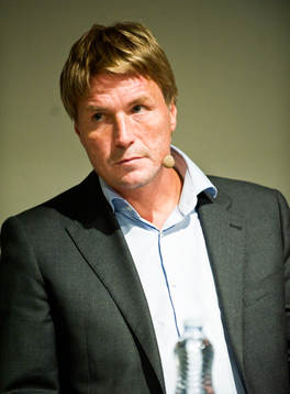 Thomas Bodström, författare, pappa, fotbollsspelare och