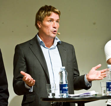 Thomas Bodström, författare, pappa, fotbollsspelare och
