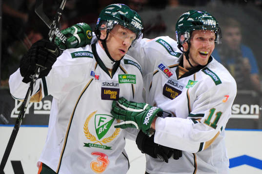 Hannes Hyvönen och Kristofer Berglund, Färjestad (Jubel)