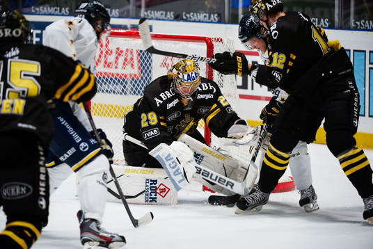 Oroligt framför Markus Svensson, målvakt, AIK