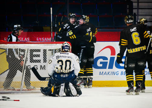 Linus Videll, Jonas Liwing och Richard Gynge, AIK, jubel