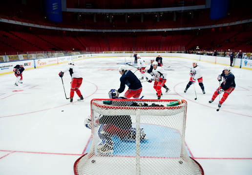 Henrik Lundqvist, målvakt, vaktar kassen