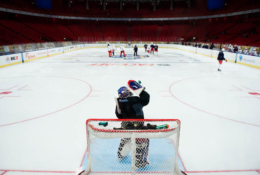 Henrik Lundqvist, målvakt, dricker vatten