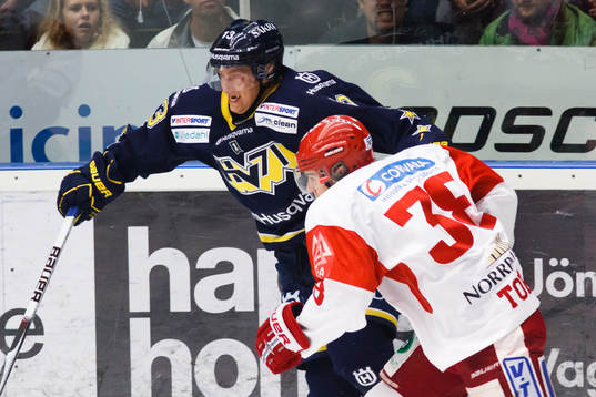Oscar Sundh, HV71 och förre HV71-spelaren Nichlas Torp,