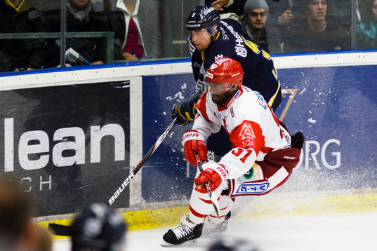 Yared Hagos, Timrå  vid sidan av Mikko Luoma, HV71