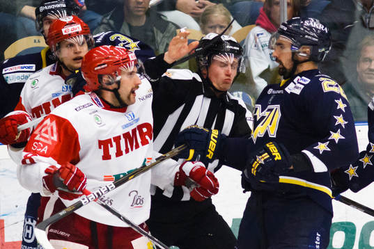 Per Hallin, Timrå, gruffar med Daniel Rahimi, HV71. Bråk,