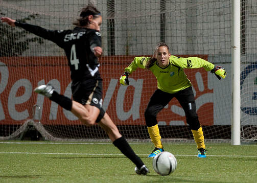 Natalija Kolaric, målvakt Osijek, Ingvild Stensland,