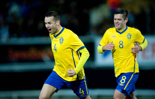 1-0 Alexander Milosevic, Sverige, jubel med Ivo Pekalski