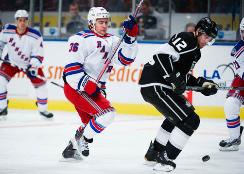 Mats Zuccarello, New York Rangers, jagar pucken som Simon