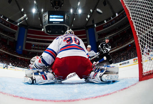 Mike Richards, Los Angeles Kings, skjuter in 2-1 bakom