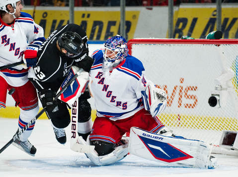 Dustin Brown, Los Angeles Kings, åker in i Henrik