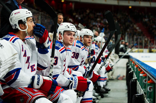 Tim Erixon, New York Rangers, sitter på bänken. Bänk,