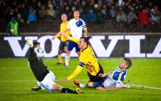 Zlatan Ibrahimovic, Sverige är framme på målchans men