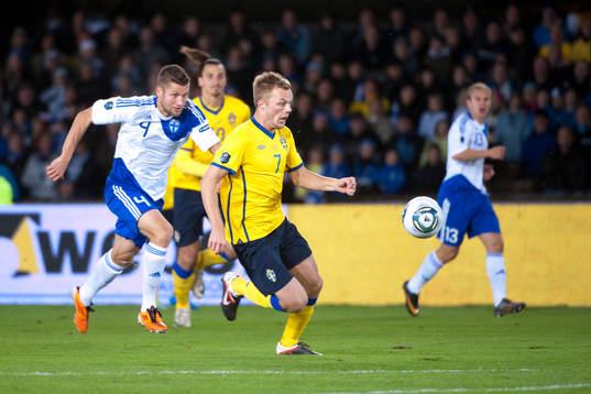 Sebastian Larsson, Sverige kommer fri