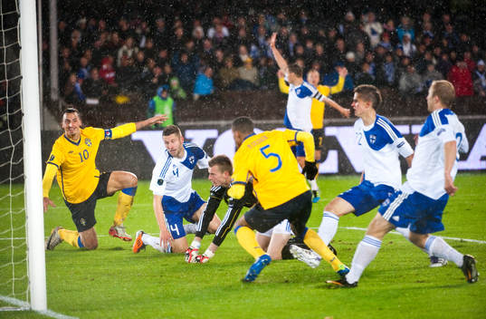Zlatan Ibrahimovic, Sverige är framme på målchans men