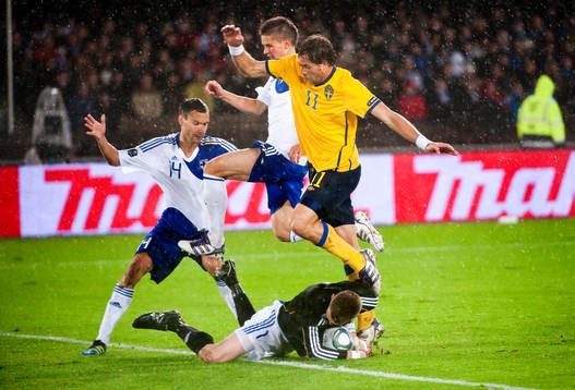 Johan Elmander, Sverige är framme och pressar