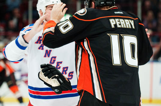 När Brandon Dubinsky, New York Rangers, och Corey Perry,