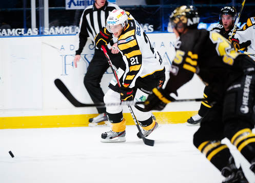 Jimmie Ericsson, Skellefteå, jagar pucken