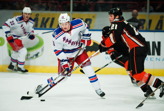 Derek Stepan, New York Rangers, utmanas av Sheldon