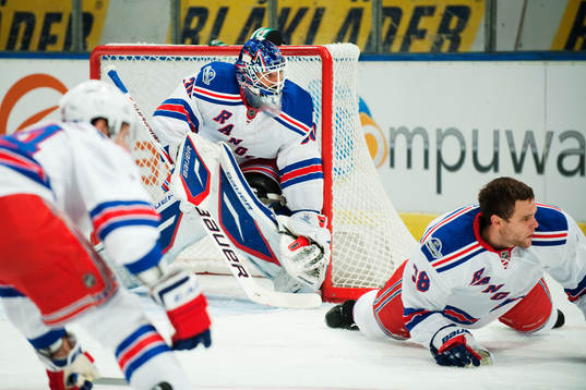 Henrik Lundqvist, målvakt, och Michael Sauer, New York