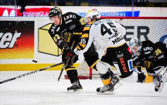 Jonas Liwing, AIK, utmanas av Oscar Möller, Skellefteå