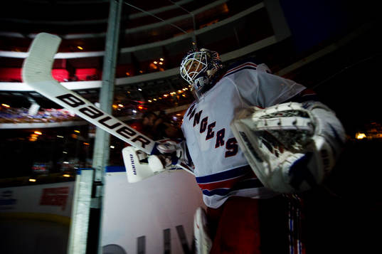 Henrik Lundqvist, målvakt, gör entré