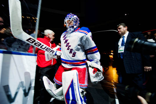 Henrik Lundqvist, målvakt, gör entré