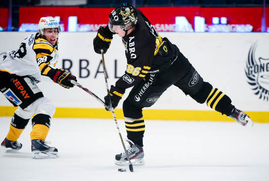 Oscar Ahlström, AIK, skjuter