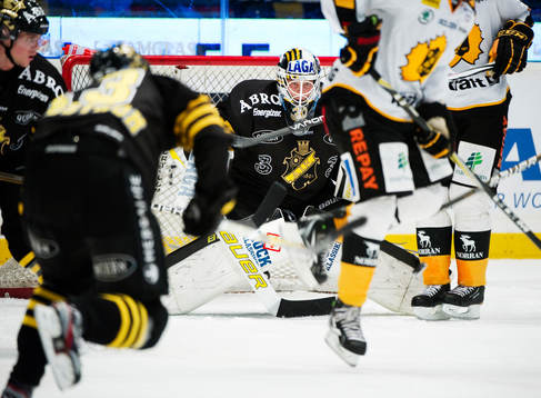 Viktor Fasth, målvakt, AIK, är fokuserad