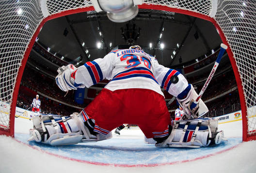 Henrik Lundqvist, målvakt, New York Rangers, släpper in