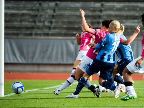 Hanna Pettersson, Umeå som gör 0-2 och Sofia Nilsson,