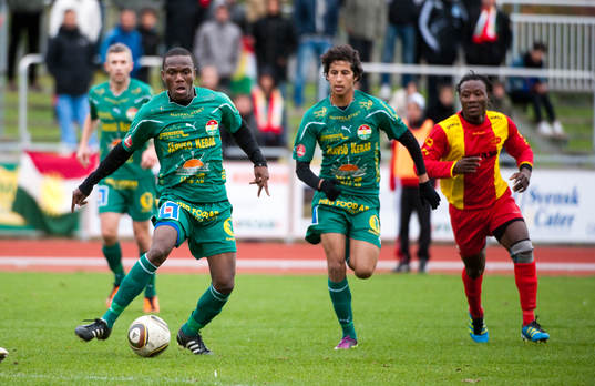 Robert Mambo Mumba, Dalkurd spelar fram bollen