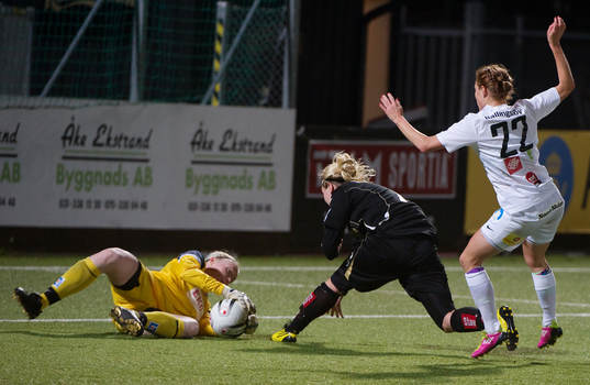 Lisa Dahlkvist, Göteborg, fälls av Sif Atladottir vilket