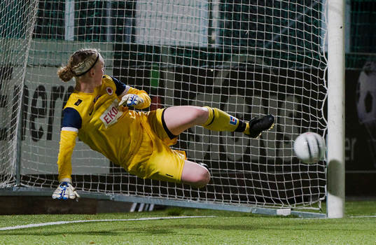 Hedvig Lindahl, målvakt Kristianstad, släpper in straff