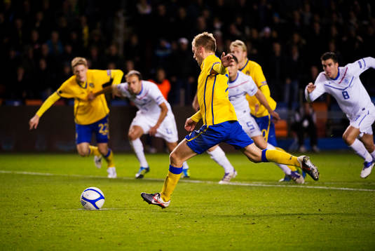 Sebastian Larsson, Sverige, gör 2-2 på straff