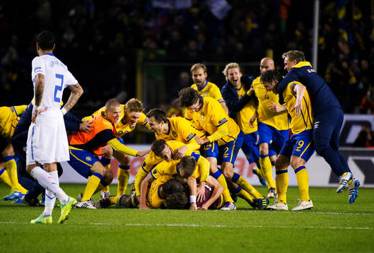 Sverige är klart för EM. Spelarna slänger sig över