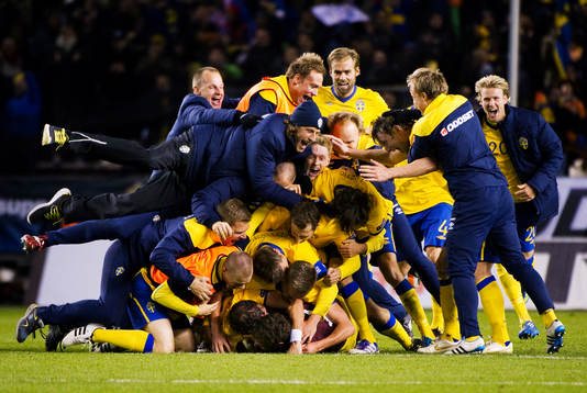 Sverige är klart för EM. Spelarna slänger sig över