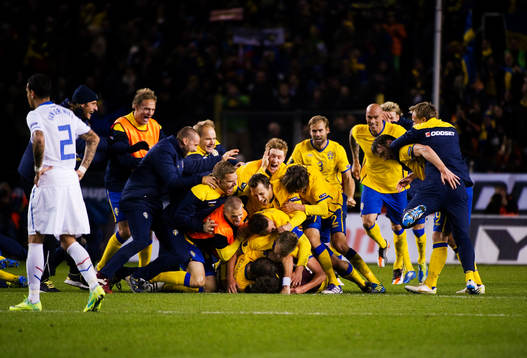 Sverige är klart för EM. Spelarna slänger sig över