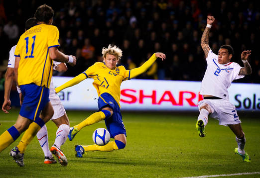 Ola Toivonen, Sverige, missar ett jätteläge framför