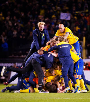 Sverige är klart för EM. Spelarna slänger sig över