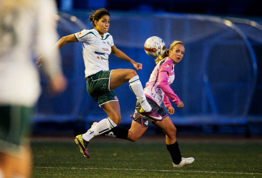 Tempest-Marie Norlin, Hammarby, tar ner bollen
