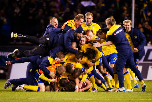 Sverige är klart för EM. Spelarna slänger sig över