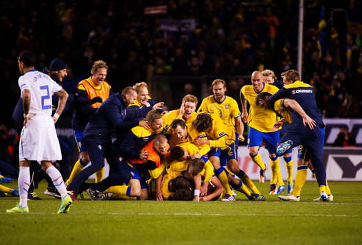 Sverige är klart för EM. Spelarna slänger sig över