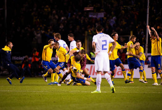 Johan Elmander och Andreas Isaksson, målvakt, Sverige,