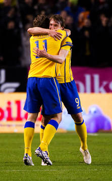 Johan Elmander kramar om Kim Källström, Sverige