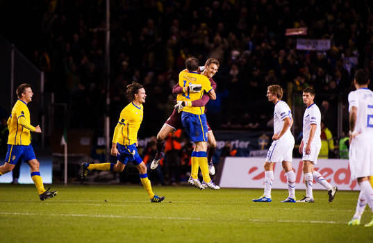 Johan Elmander och Andreas Isaksson, målvakt, Sverige,